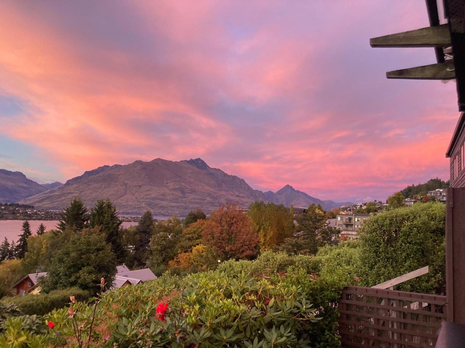 4 Bedroom Home, Unlimited Wifi, Fantastic Lake Views With Private Balcony Queenstown Dış mekan fotoğraf